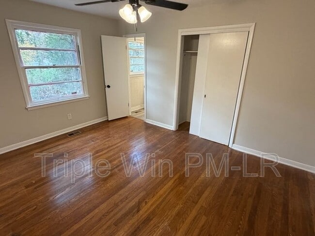 Building Photo - 2204 S Monroe St