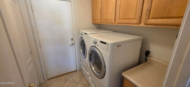 Building Photo - 21506 N 73rd Ave