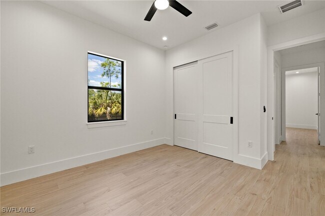 Building Photo - 1587 Golden Gate Blvd W