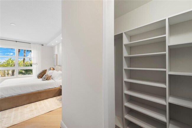 Building Photo - 705 Crandon Blvd