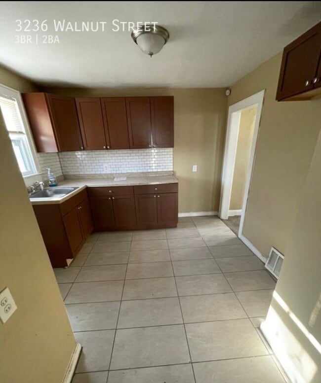 Building Photo - 3236 Walnut St