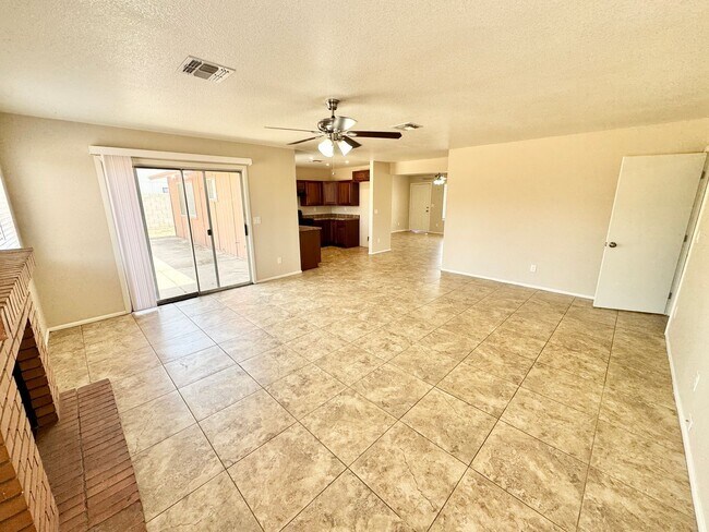 Building Photo - Fantastic 3 Bedroom/2 Bath Single Level Home & NO HOA!  Schedule a Showing Today!