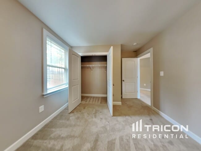 Building Photo - 135 Lasswade Ct