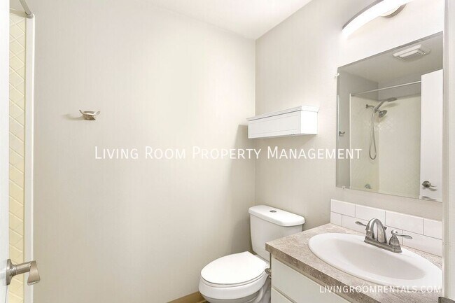 Building Photo - 8715 NE 109th Ct