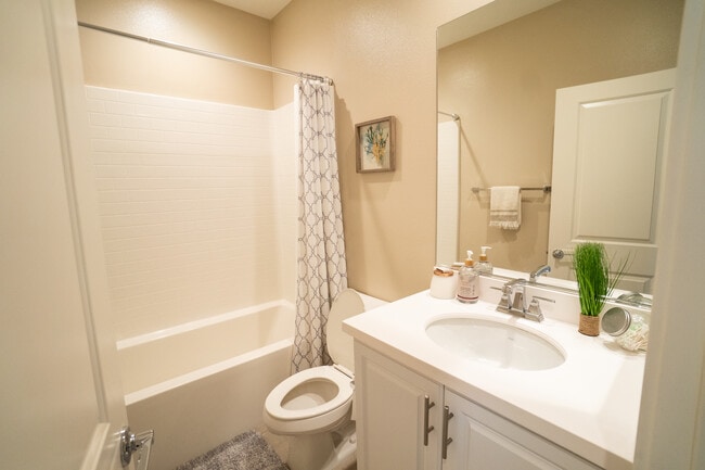 Building Photo - 2516 S Escondido Blvd