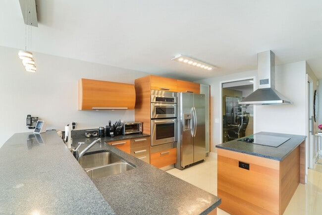 Building Photo - 2950 NE 188th St