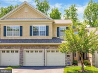 Building Photo - 828 Creekview Dr