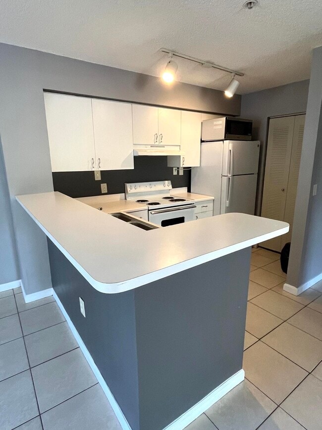 Building Photo - 7808 Sonoma Springs Cir