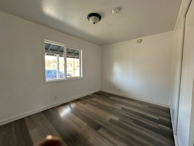 Building Photo - 2250 Home Ave