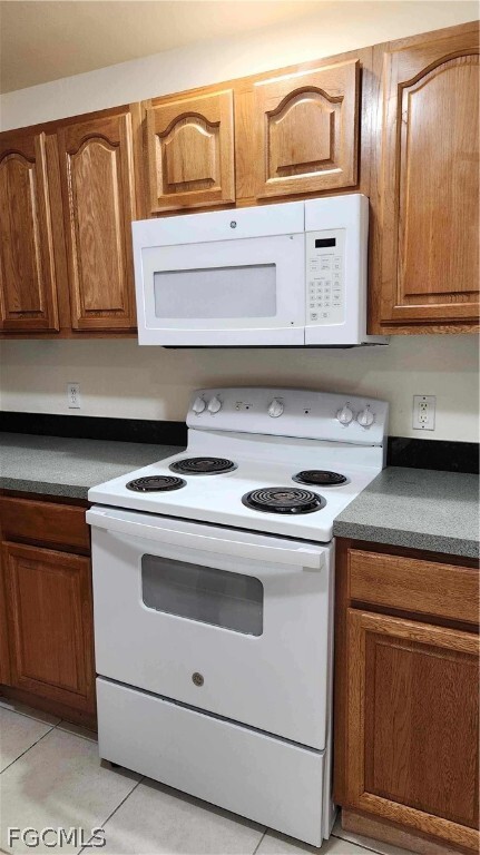 Building Photo - 2147 Fairway Dr