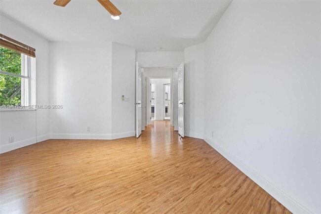 Building Photo - 926 Marina Dr