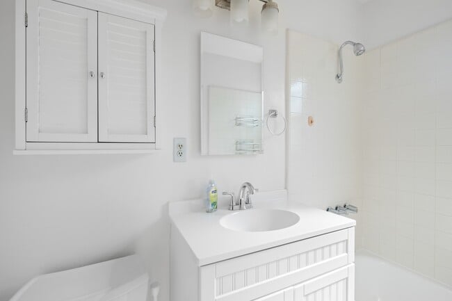 Building Photo - 3493 Meier St