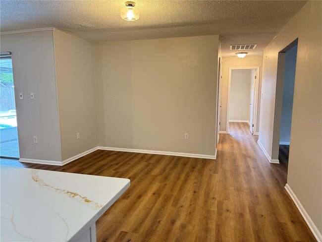 Building Photo - 1602 Leslie Dr