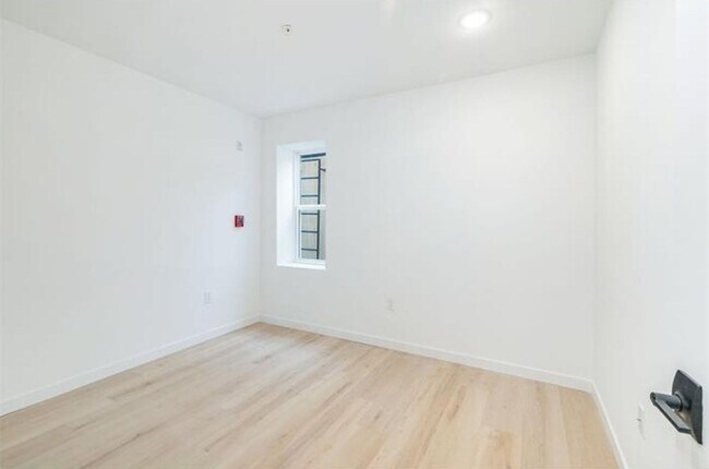 Building Photo - 2722 Hope St