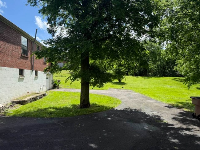 Building Photo - 620 Vinson Dr