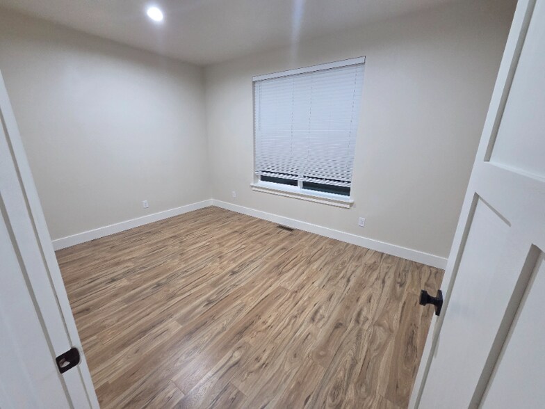 Building Photo - 27908 U St