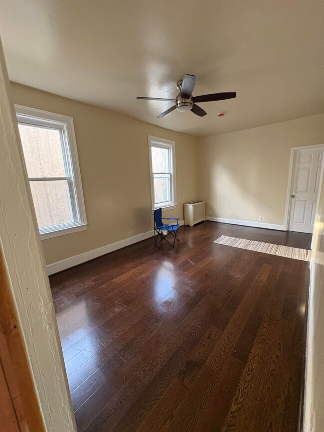 Building Photo - 385 Woodlawn Ave