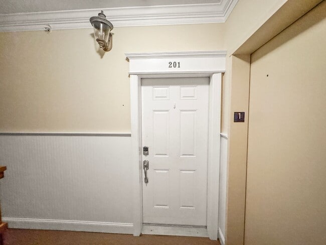 Building Photo - Fully Furnished Waterfront Elegance on Mai...