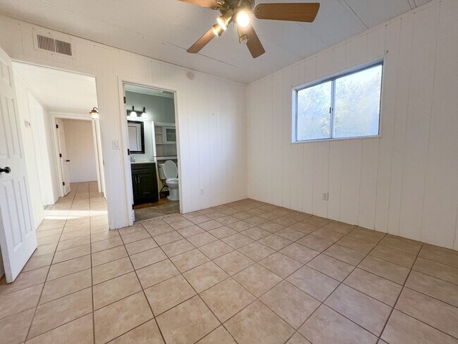 Building Photo - 114 W Head St