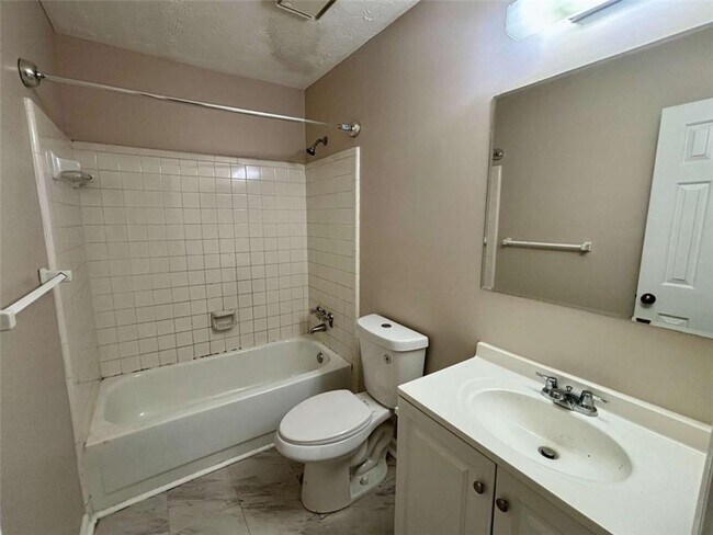 Building Photo - 3841 Woodridge Way