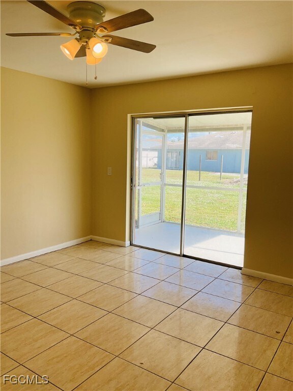 Building Photo - 633 SE 12th Ct