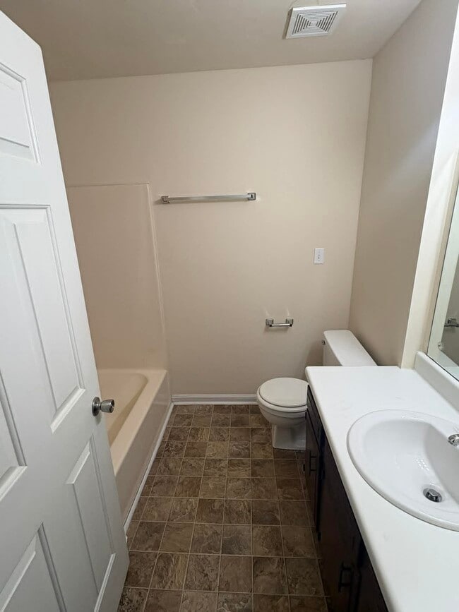 Building Photo - 1712 McGregor Ct