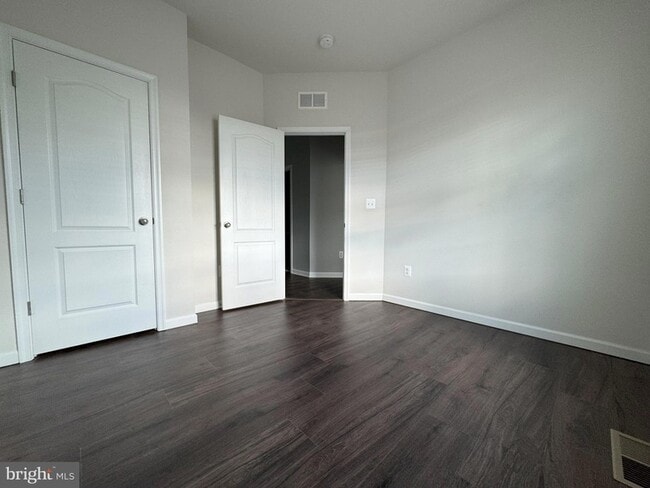 Building Photo - 9067 Fox Stream Way