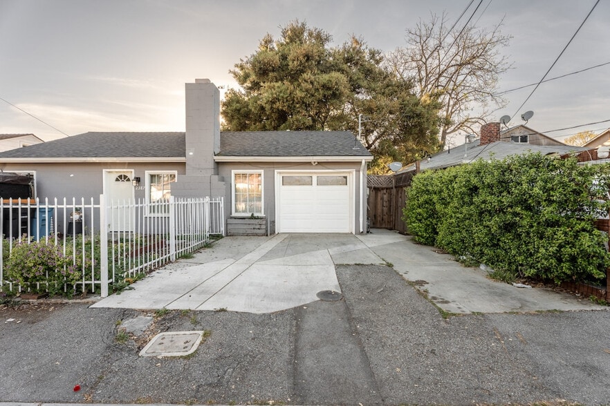 Building Photo - 2292 Addison Ave