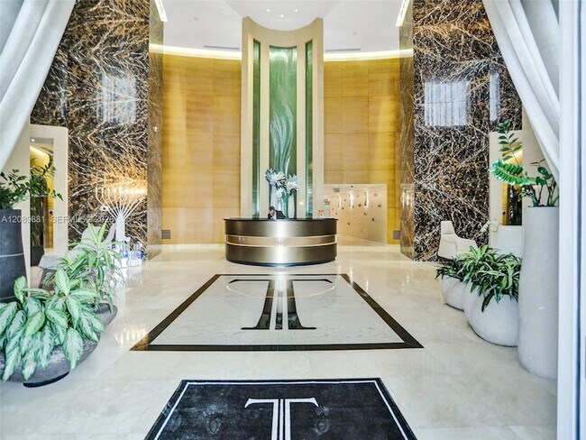 Building Photo - 15901 Collins Ave