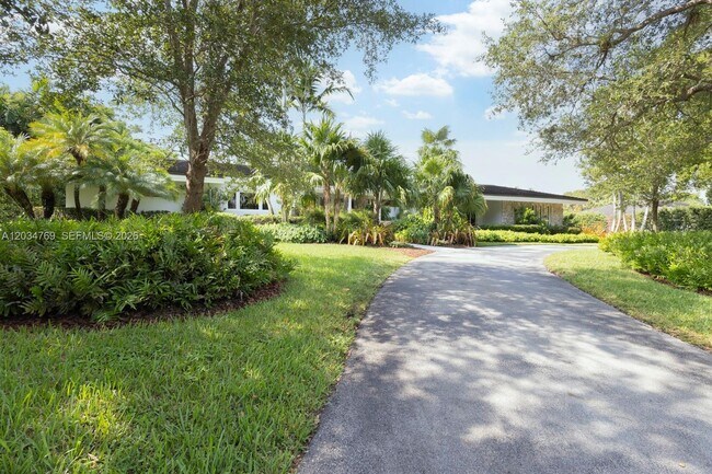 Building Photo - 5780 Las Palmas Dr