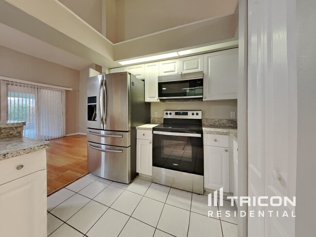 Building Photo - 1761 Banyan Dr