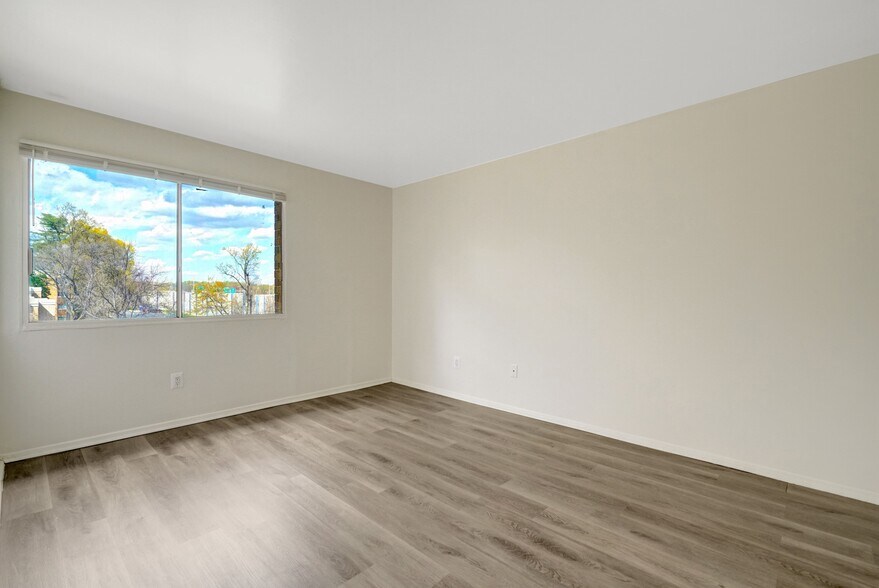 Building Photo - 2904 Kings Chapel Rd