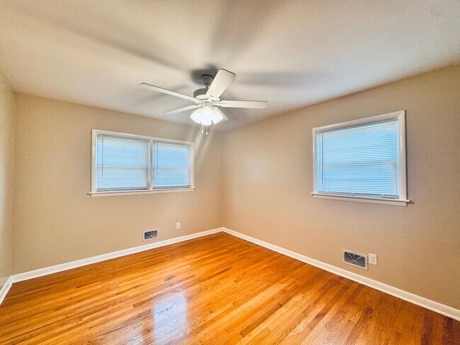 Building Photo - 113 Hydaway Dr