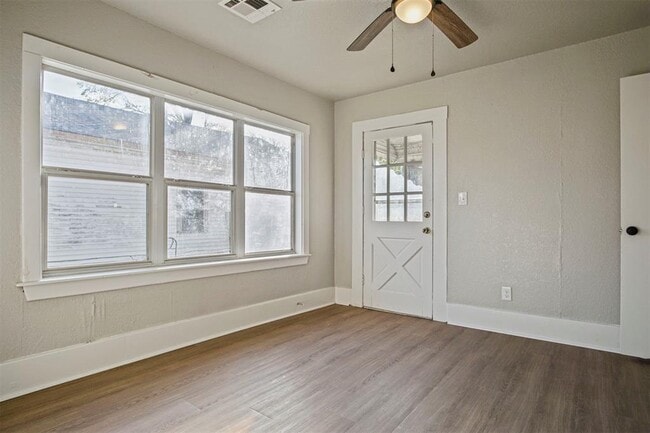 Building Photo - 907 N McKinley Ave