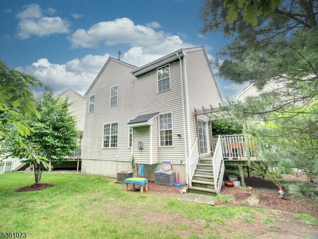 Building Photo - 35 Brock Ln