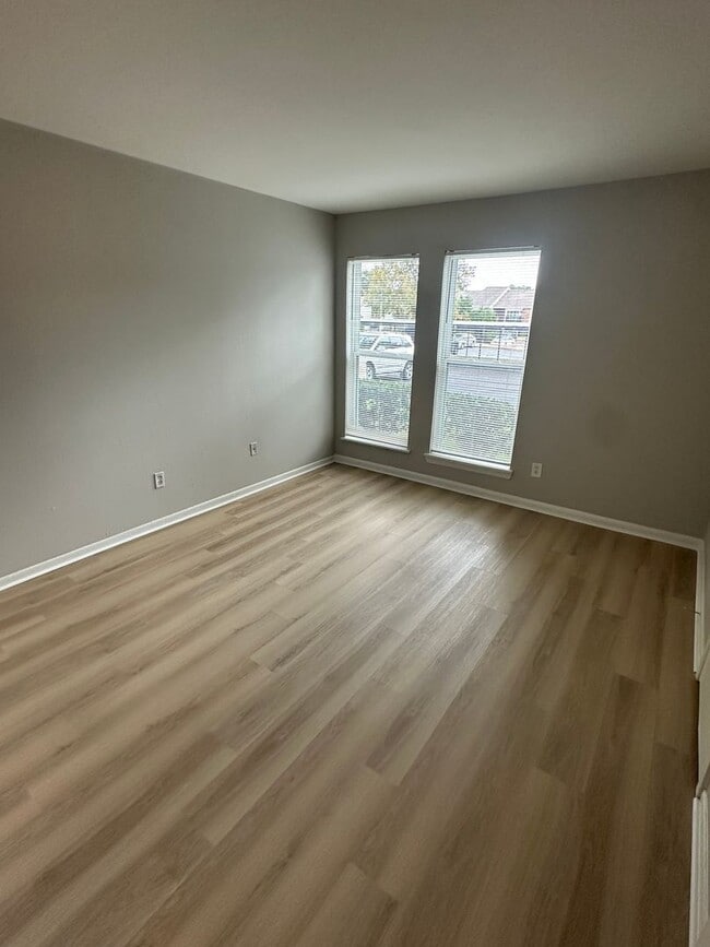 Building Photo - 6750 Quail Hollow Ct