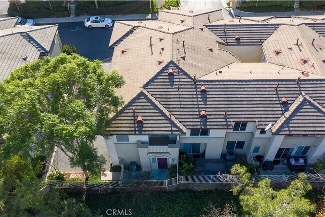 Building Photo - 17 Aurora