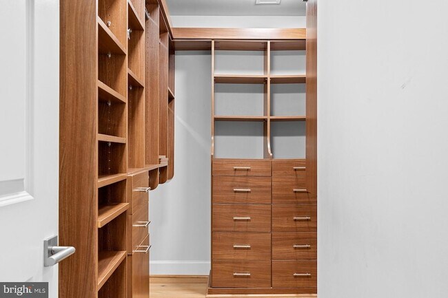 Building Photo - 7171 Woodmont Ave