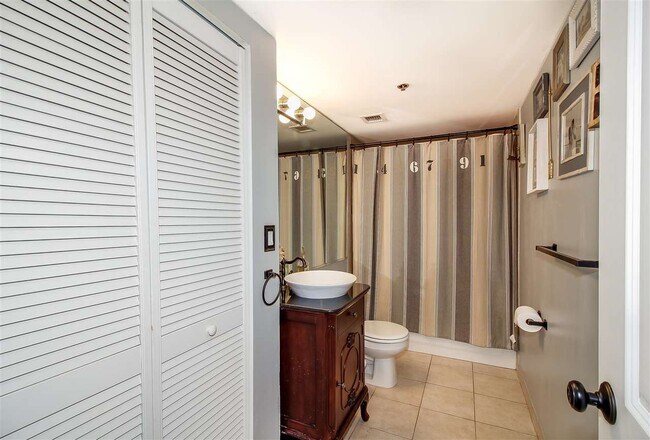 Building Photo - 700 1st St