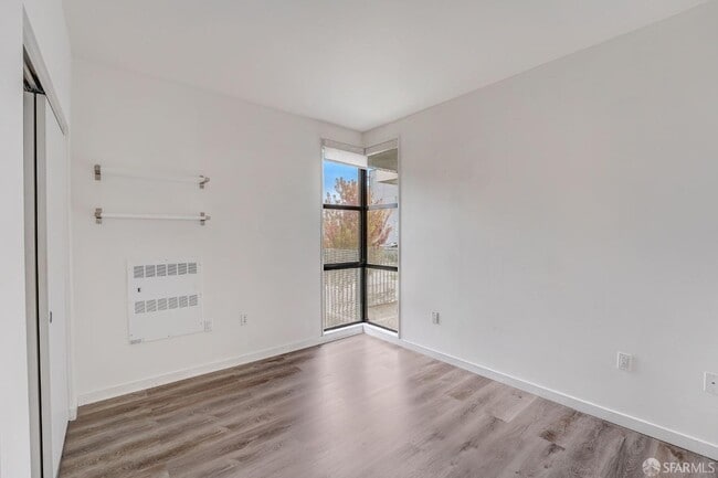 Building Photo - 451 Donahue St