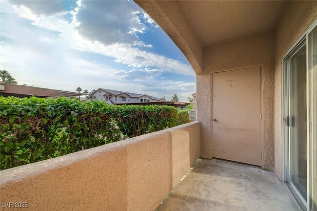 Building Photo - 5751 E Hacienda Ave