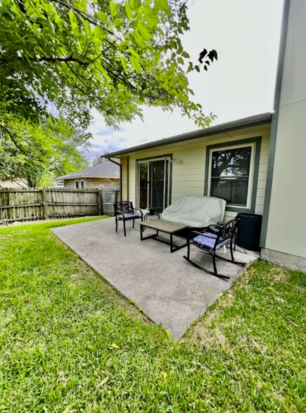 Building Photo - 13806 Wood Breeze