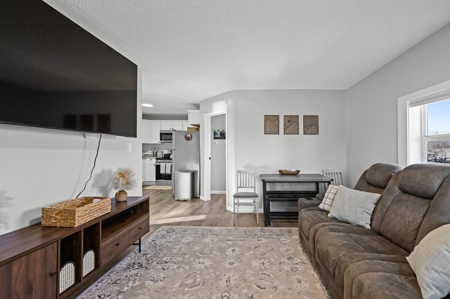 Building Photo - 720 18th Ave