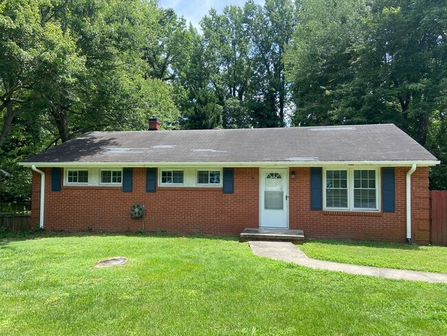 Primary Photo - 3 Bedroom, 1.5 Bathroom House in Greensboro!