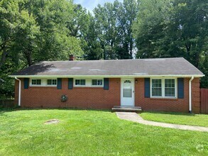 Building Photo - 3 Bedroom, 1.5 Bathroom House in Greensboro!