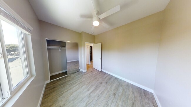 Building Photo - PRIVATE YARD!! 4BD/2BR, Corner of Tipton a...