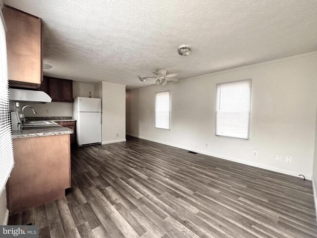 Building Photo - 410 Melvin Ave