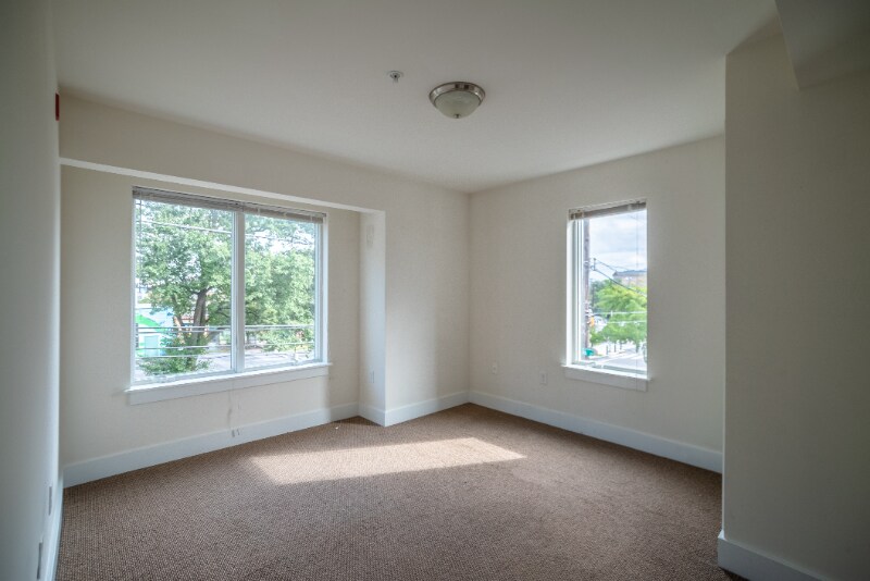 Primary Photo - 441 N 32nd St