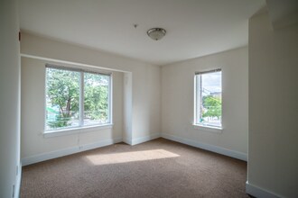 Building Photo - 441 N 32nd St