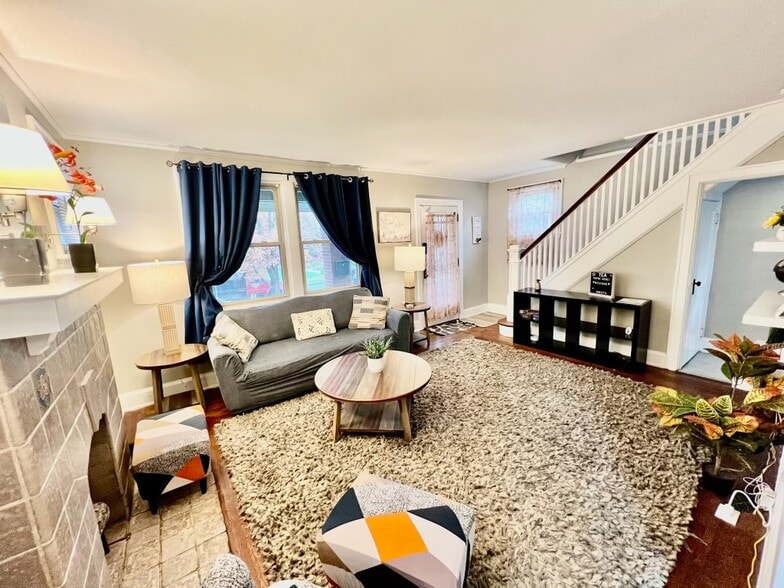 Primary Photo - 1116 Coronado Ave